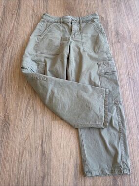 Women’s Cargo Pants in Olive Green Universal Thread size 4